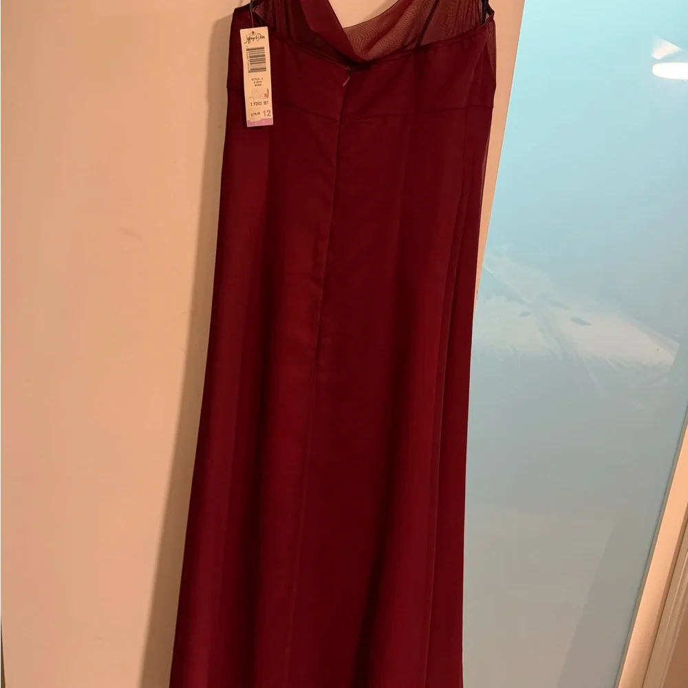 Elegant Burgundy Maxi Dress - Picture 2 of 4